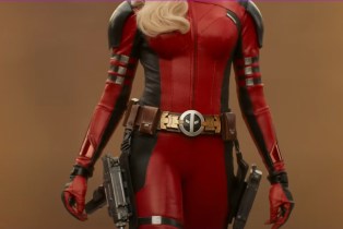 Lady Deadpool from the shoulders down